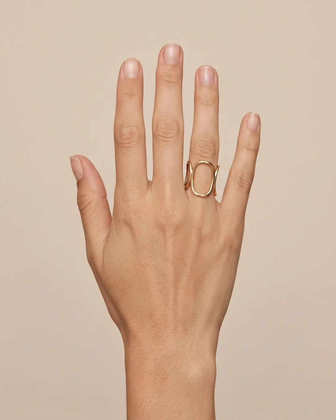 Bague Double Ovale Filaire Dorée portée