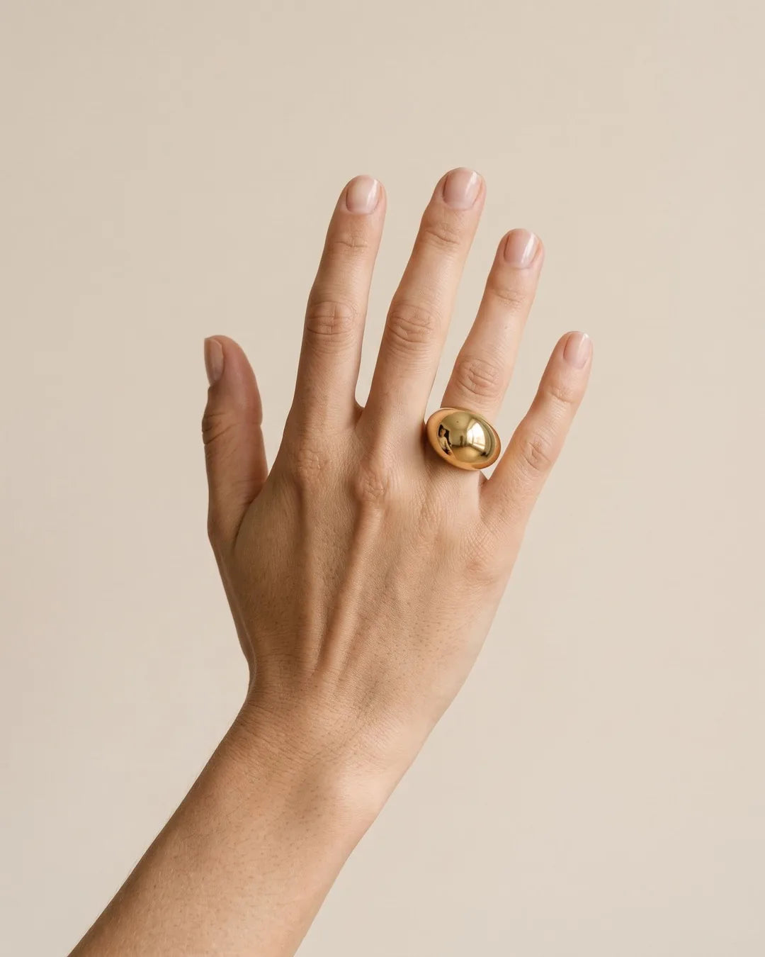 Bague Dôme Goutte Dorée portée