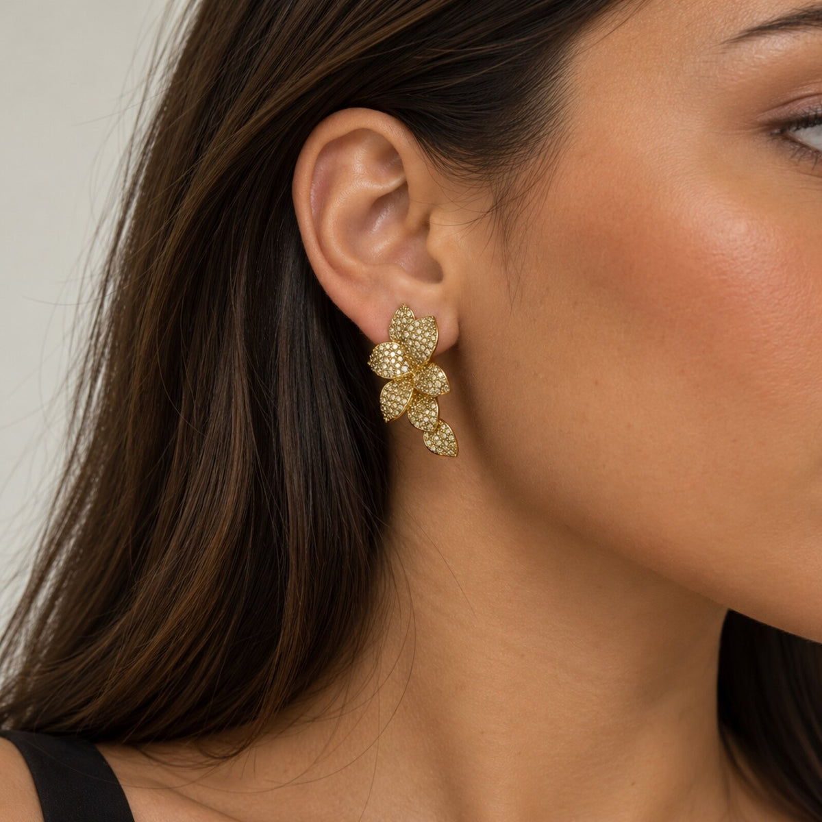Boucles d’Oreilles Pétales Pavés Strass Dorées