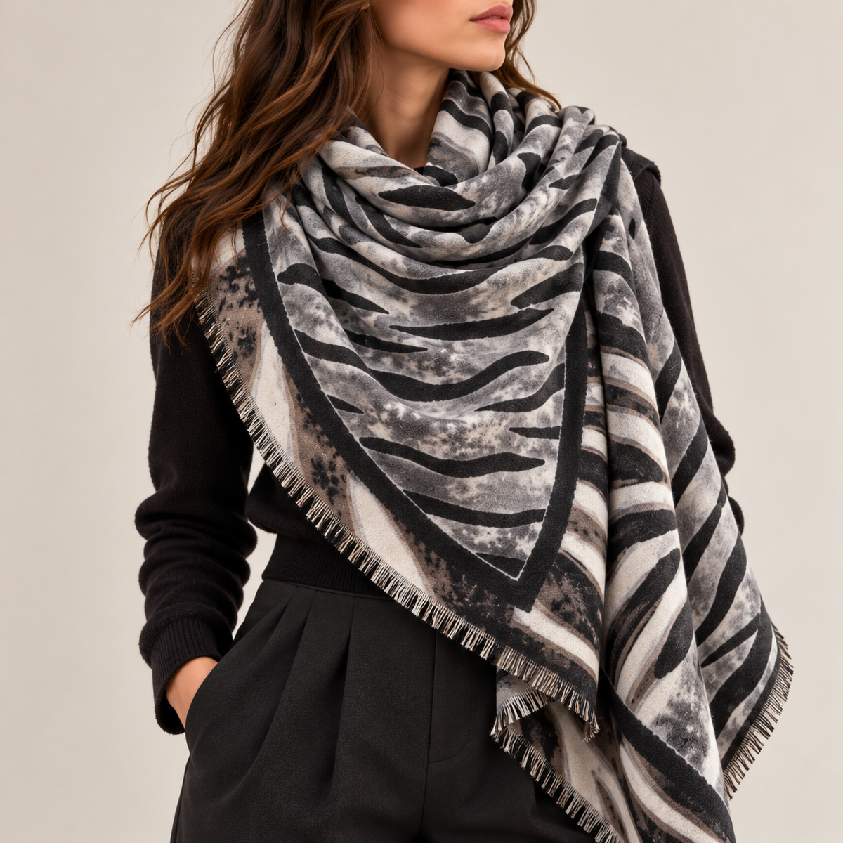 Foulard Carré Imprimé Zèbre Tigré Frangé Écru Noir Vue - ModeAccess
