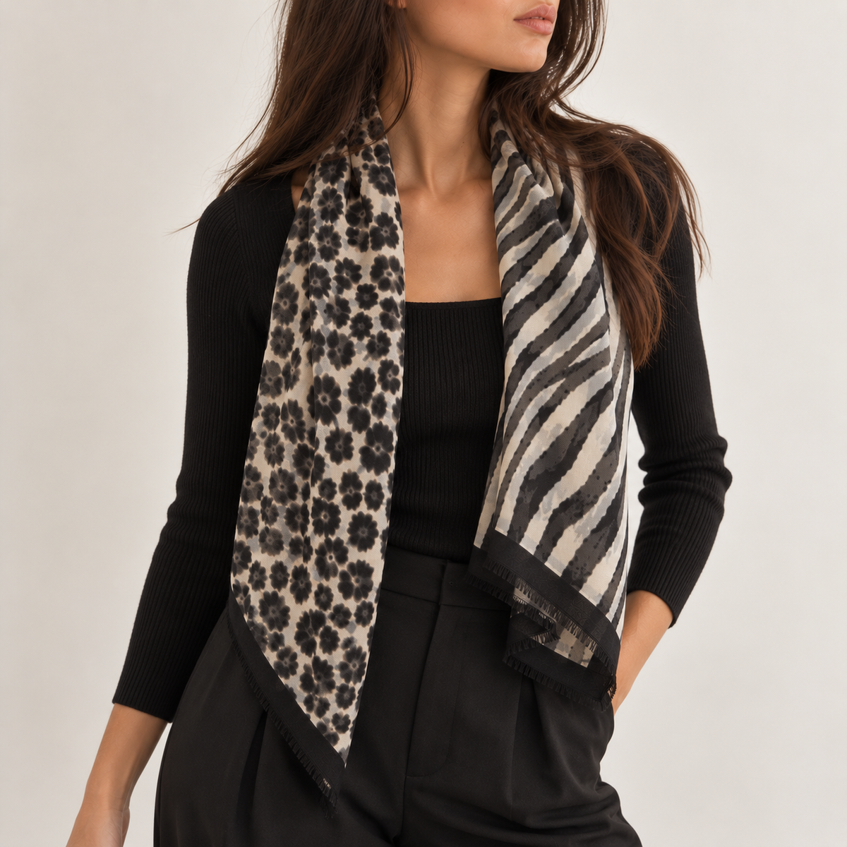 Foulard Carré Imprimé Safari Floral Frangé Kaki Porté - ModeAccess