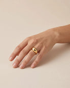 Bague Dôme Goutte Dorée portée, autre vue