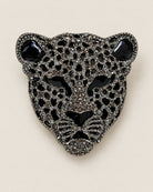 Broche Panthère Strass Argentée Vieillie, packshot sur fond beige