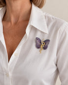 Broche Papillon Serpent Pailleté Violet, portée