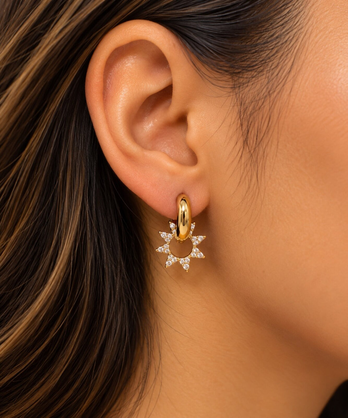 Boucles d’Oreilles Créoles Soleil Strass Dorées