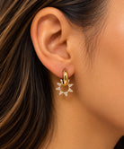 Boucles d’Oreilles Créoles Soleil Strass Dorées