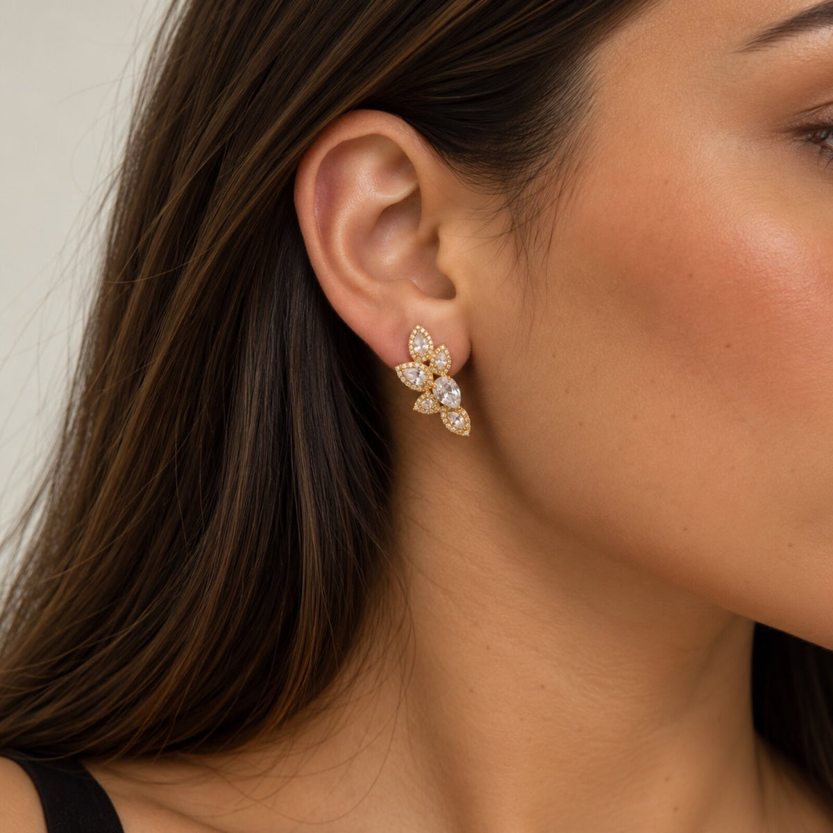 Boucles d’Oreilles Grappe de Strass Dorées