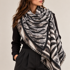 Foulard Carré Imprimé Zèbre Tigré Frangé Écru Noir Vue - ModeAccess