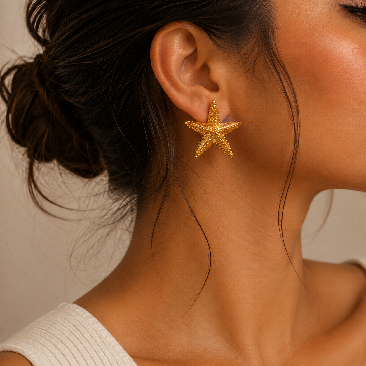 Boucles d'Oreilles Étoile de Mer Dorée Portées - ModeAccess
