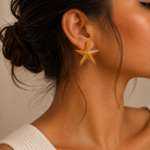 Boucles d'Oreilles Étoile de Mer Dorée Portées - ModeAccess