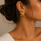 Boucles d'Oreilles Étoile de Mer Dorée Portées - ModeAccess