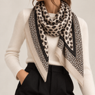 Foulard Carré Imprimé Léopard Frangé Écru Noir Vue - ModeAccess