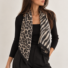 Foulard Carré Imprimé Safari Floral Frangé Kaki Porté - ModeAccess