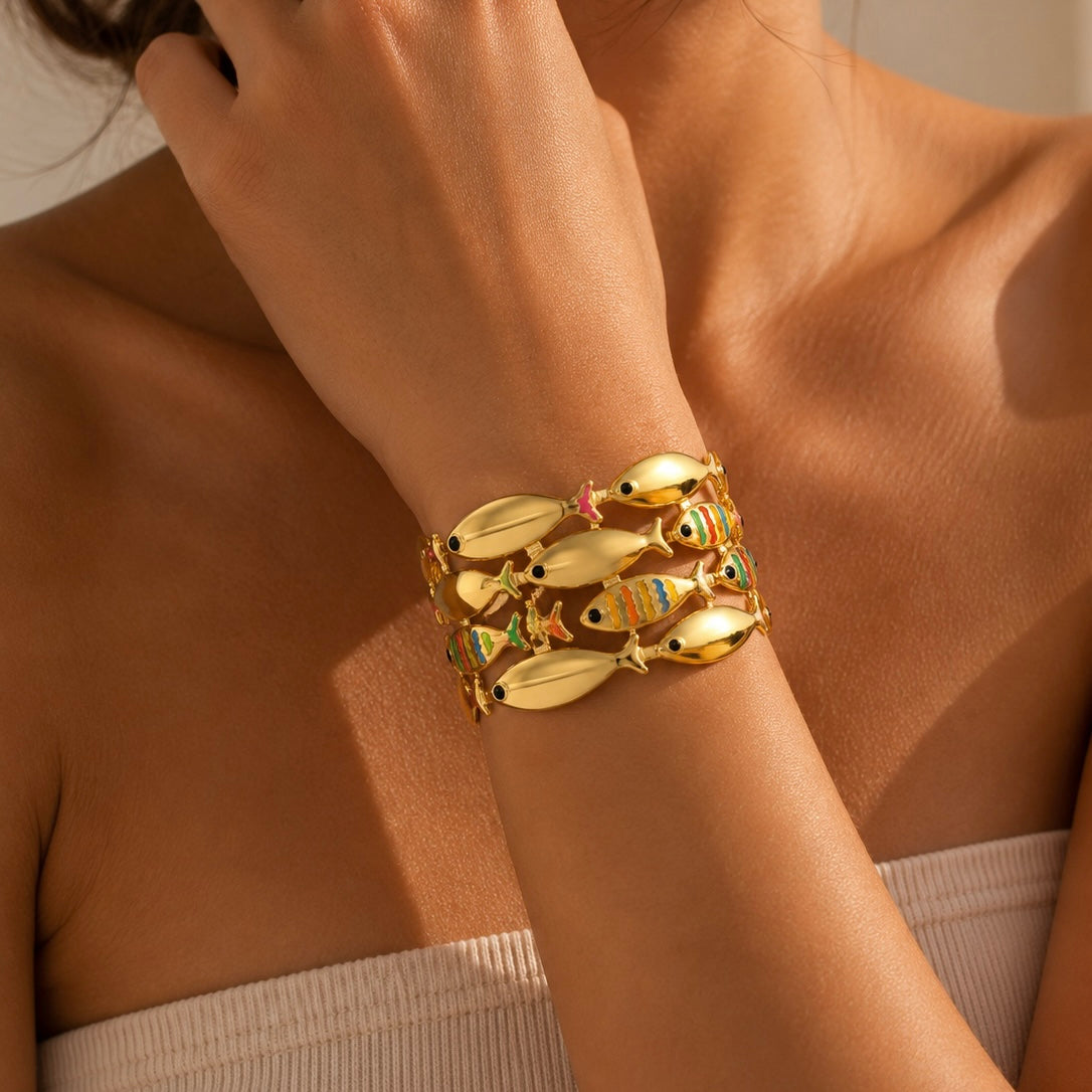 Bracelet Manchette Poissons Émail Multicolore Porté - ModeAccess