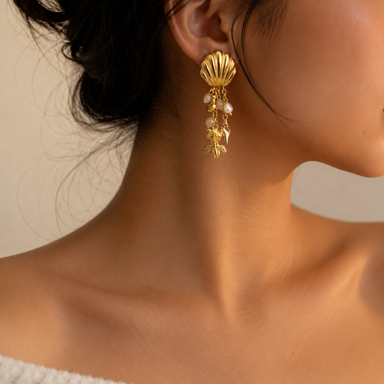 Boucles d'Oreilles Coquillage Doré Portées - ModeAccess