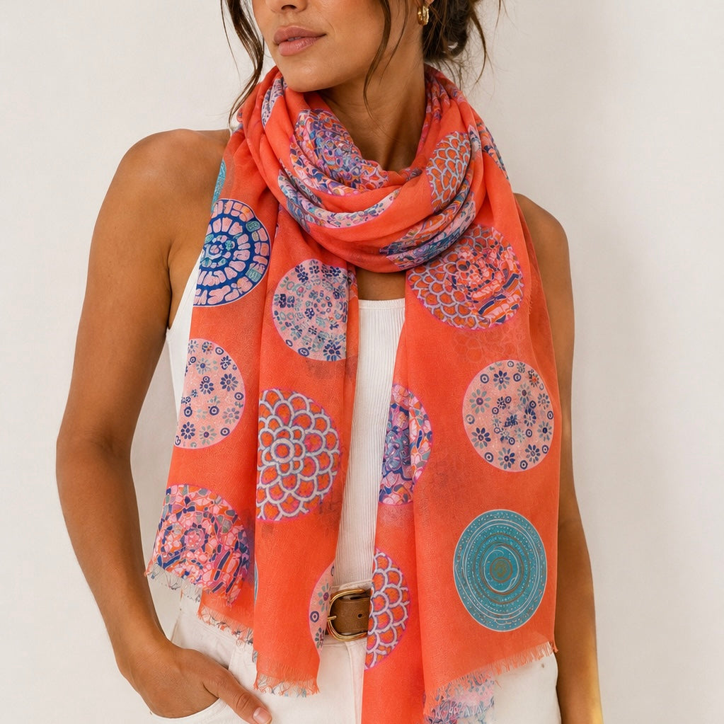 Foulard Imprimé Médaillons Mosaïque Mandala Fond Corail Franges - ModeAccess
