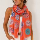 Foulard Imprimé Médaillons Mosaïque Mandala Fond Corail Franges - ModeAccess