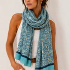 Foulard Léger Imprimé Léopard Teal Étoiles Dorées Bordure Marine - ModeAccess